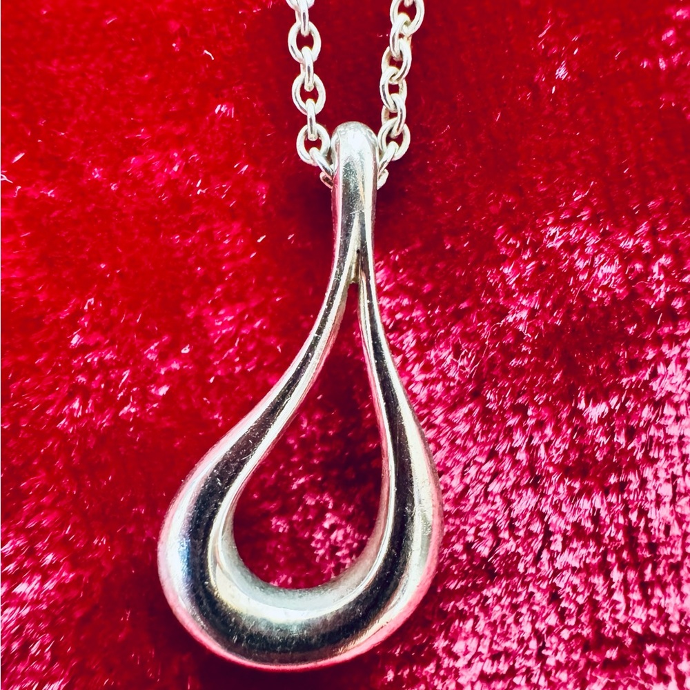 Iconic Tiffany & Co. Elsa Peretti Sterling Silver Open Teardrop Pendant Necklace